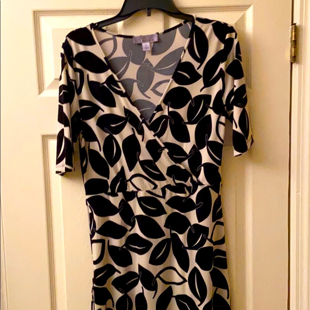 Cute dress with tie in the back